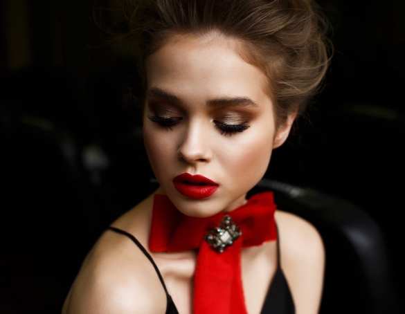 Нардеп от «Слуги народа» взял себе в помощницы 22-летнюю модель (ФОТО, ВИДЕО) | Русская весна