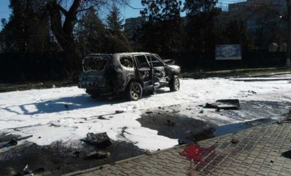 СРОЧНО: В центре Мариуполя взорван автомобиль (+ФОТО, ВИДЕО) | Русская весна