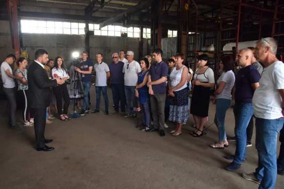 «Задействовать все возможности»: глава ДНР на Харцызском машиностроительном заводе (ФОТО) | Русская весна