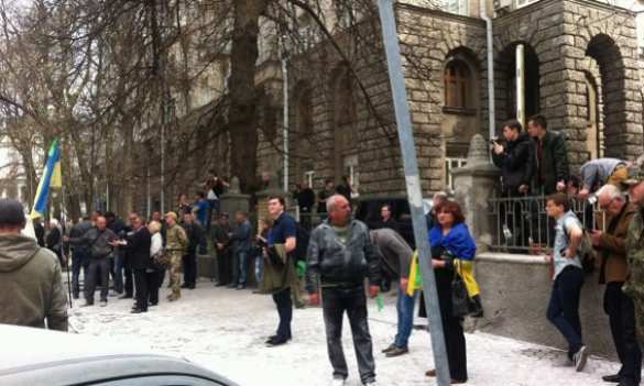 Радикалы у администрации Порошенко требуют покрышки: «Много, много покрышек!» (ФОТО, ВИДЕО) | Русская весна