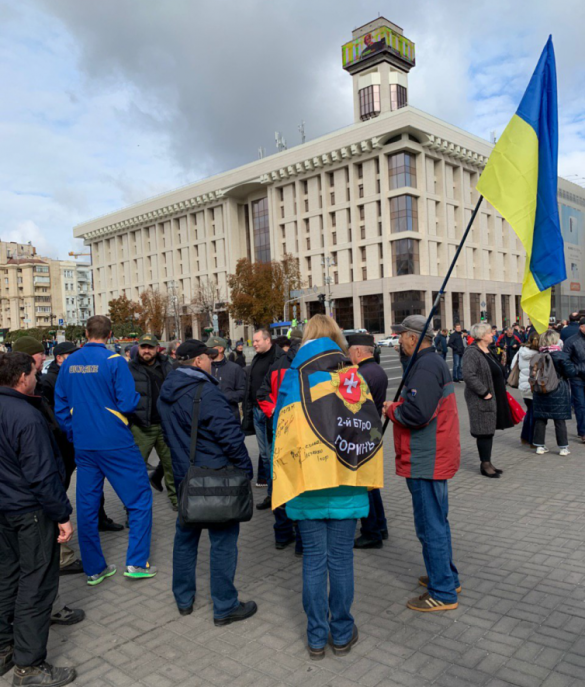 На Майдане начинается «вече жёлтых повязок» против формулы Штайнмайера — смотрите и комментируйте с РВ | Русская весна
