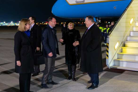 „Unerschütterliche Unterstützung“: Pompeo hat erzählt, wozu er in die Ukraine gekommen ist (FOTO) | Русская весна