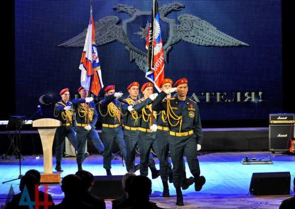 В Донецке наградили лучших спасателей в день МЧС ДНР (ФОТОРЕПОРТАЖ) | Русская весна