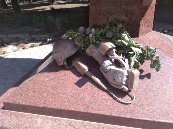 В Луганске открыли памятник погибшим на Донбассе журналистам (ФОТО, ВИДЕО) | Русская весна