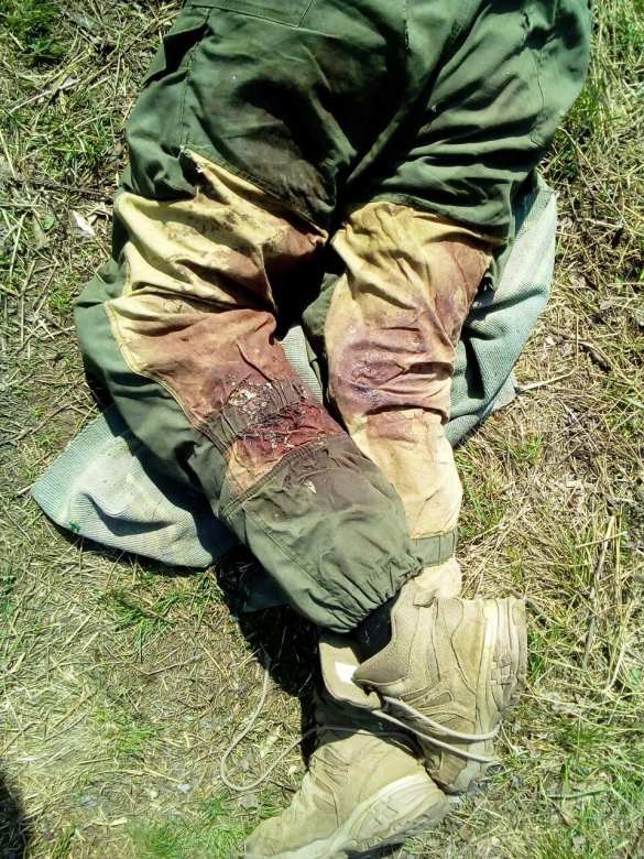 3 дня полз и умер: диверсанты ВСУ бросили раненого командира, украв у него автомат (ФОТО 18+) | Русская весна