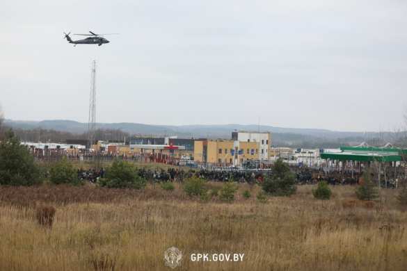 Мигранты огромной колонной двинулись к погранпереходу в Польшу (+ВИДЕО, ФОТО) | Русская весна