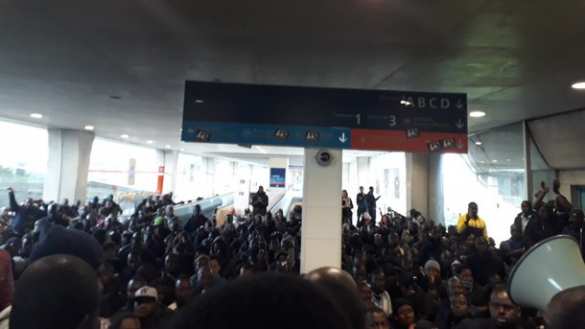 Франция не для французов, — в Париже «чёрные жилеты» захватили аэропорт (ФОТО, ВИДЕО) | Русская весна