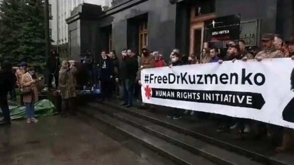 Нацисты пришли к Зеленскому с требованиями отпустить подозреваемых в резонансном убийстве (ФОТО, ВИДЕО) | Русская весна