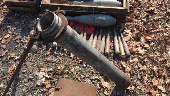 Миномёт, десятки мин, гранаты и тысячи патронов: в ЛНР обнаружен тайник диверсантов (ФОТО, ВИДЕО)   | Русская весна