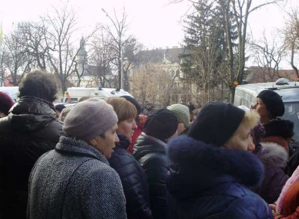 Во Львове обманутые военнослужащие ВСУ пикетировали ОГА (ФОТО) | Русская весна