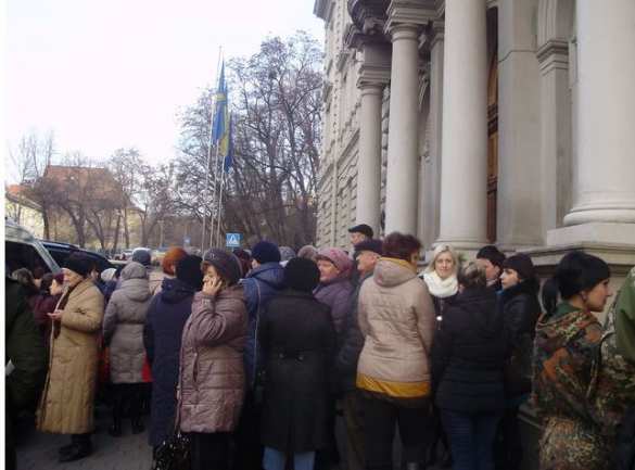 Во Львове обманутые военнослужащие ВСУ пикетировали ОГА (ФОТО) | Русская весна