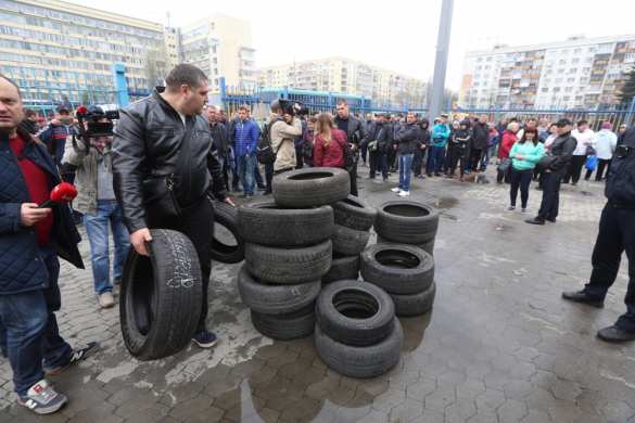 В Киеве протестующие устроили драку и обещают поджечь маршрутки (ФОТО, ВИДЕО) | Русская весна