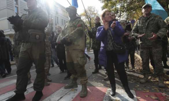 В Киеве неонацисты требуют отставки Авакова и Деканоидзе (ФОТО)  | Русская весна
