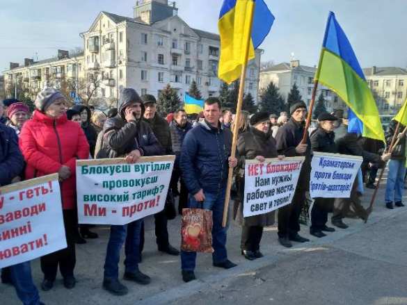«Нет блокаде!» — Краматорск с кулаками встал на защиту Донбасса (ФОТО, ВИДЕО) | Русская весна