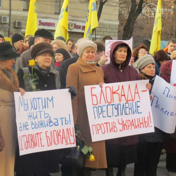 «Семенченки, парасюки — враги Украины!» — в Мариуполе произошла потасовка между сторонниками и противниками блокады Донбасса (ФОТО, ВИДЕО) | Русская весна