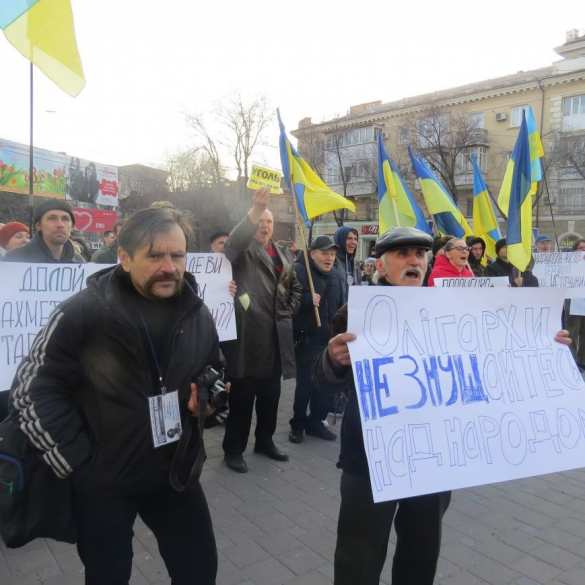 «Семенченки, парасюки — враги Украины!» — в Мариуполе произошла потасовка между сторонниками и противниками блокады Донбасса (ФОТО, ВИДЕО) | Русская весна