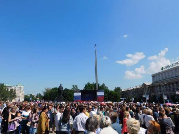 Десятки тысяч человек протестуют против введения вооруженной миссии ОБСЕ на Донбассе (ФОТО, ВИДЕО) | Русская весна