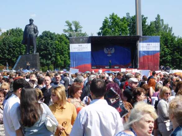 Десятки тысяч человек протестуют против введения вооруженной миссии ОБСЕ на Донбассе (ФОТО, ВИДЕО) | Русская весна
