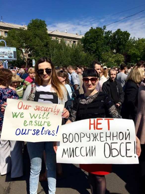 Десятки тысяч человек протестуют против введения вооруженной миссии ОБСЕ на Донбассе (ФОТО, ВИДЕО) | Русская весна