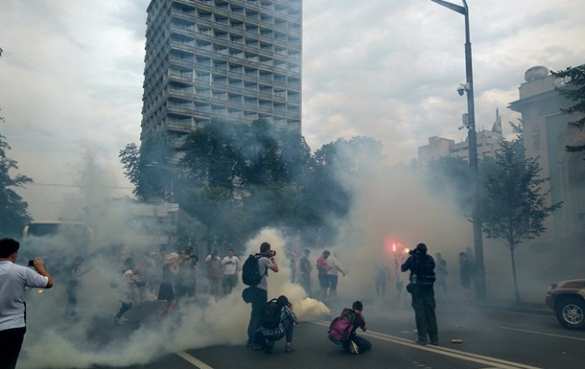 Драки и дымовые шашки: под Радой митингуют за снятие неприкосновенности с нардепов (ФОТО, ВИДЕО) | Русская весна