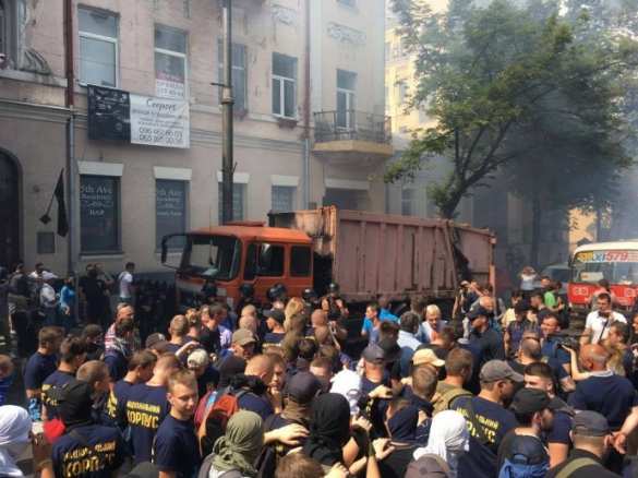 Протесты под Радой: толпа зажгла дымовые шашки (ФОТО, ВИДЕО) | Русская весна