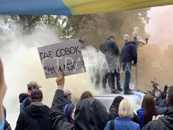 «Аваков — чёрт!»: у стен Рады требуют отставки главы МВД (ФОТО, ВИДЕО) | Русская весна