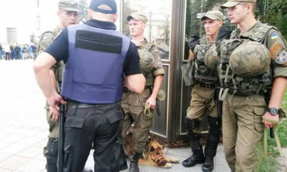 У Верховной рады митингуют шахтеры, медики и чернобыльцы (ФОТО) | Русская весна