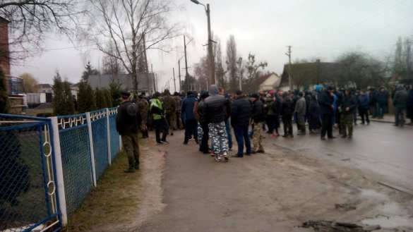 Новый очаг «сепаратизма»: в Ровенской области жители блокируют полицию и обещают устроить «второй Донецк» (ФОТО) | Русская весна
