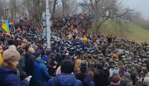 МихоМайдан: в центре Киева — новые стычки полиции и протестующих, растут баррикады (ФОТО, ВИДЕО) | Русская весна