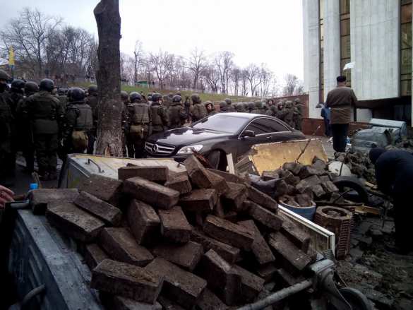 МихоМайдан: в центре Киева — новые стычки полиции и протестующих, растут баррикады (ФОТО, ВИДЕО) | Русская весна
