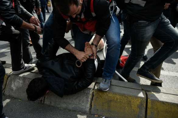 Первомай в Турции: уличные бои и слезоточивый газ (ФОТО, ВИДЕО) | Русская весна