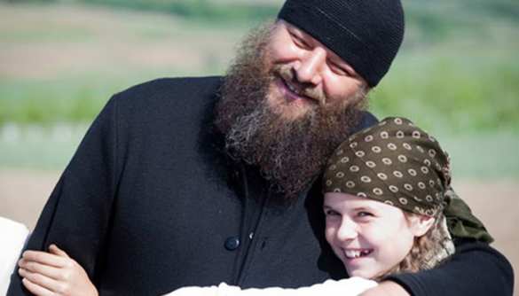 Позор, пришли надругаться над Богом! — настоятель черновицкого монастыря о гонениях на русское православие | Русская весна