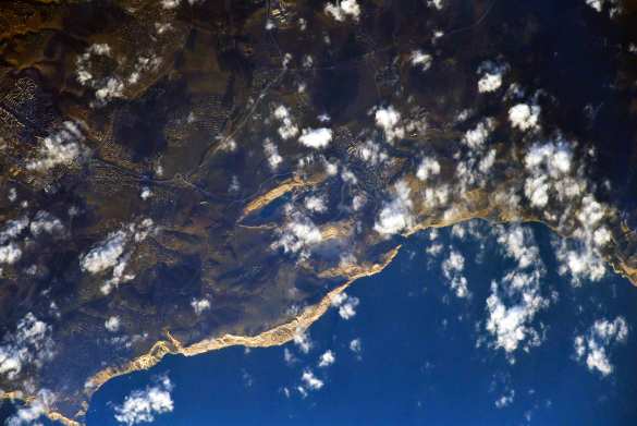 Появились кадры Керченского моста, снятые с МКС (ФОТО) | Русская весна