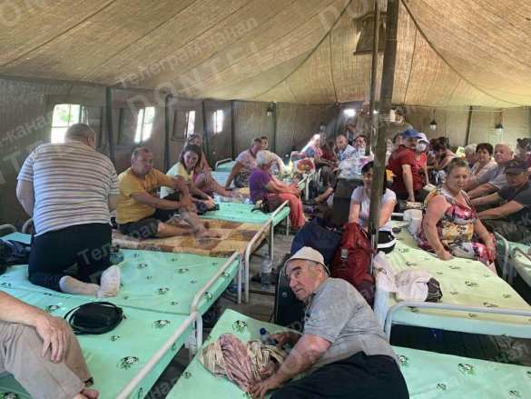 Подлость Киева: на жаре между границами застряли десятки людей | Русская весна