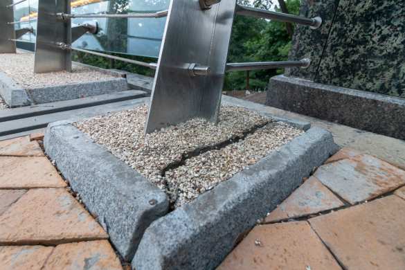 На стеклянном мосту Кличко — новые трещины, тросы ослабли и провисли (ФОТО, ВИДЕО) | Русская весна