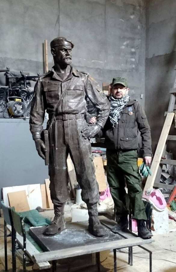 ВАЖНО: В Алчевске угрожают сорвать торжественное открытие памятника Мозговому (ФОТО+ВИДЕО) | Русская весна