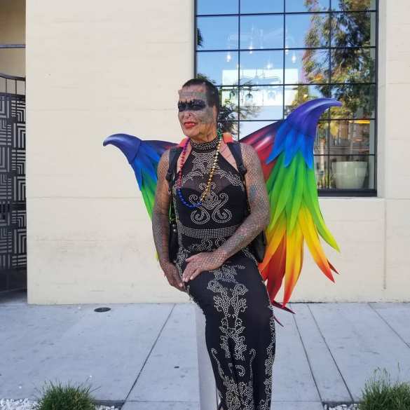 Американский банкир с ВИЧ, «усыновлённый гремучими змеями», сделал кастрацию, чтобы стать рептоидом (ФОТО) | Русская весна