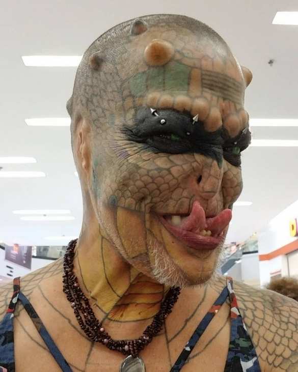 Американский банкир с ВИЧ, «усыновлённый гремучими змеями», сделал кастрацию, чтобы стать рептоидом (ФОТО) | Русская весна