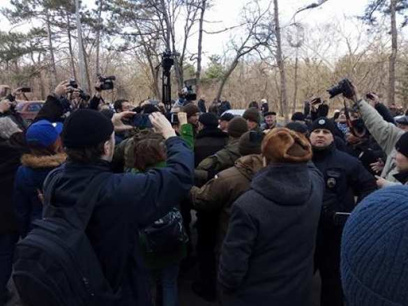 Стычки и задержания в Одессе: «правосеки» помешали возложить цветы к Вечному огню (ФОТО, ВИДЕО) | Русская весна