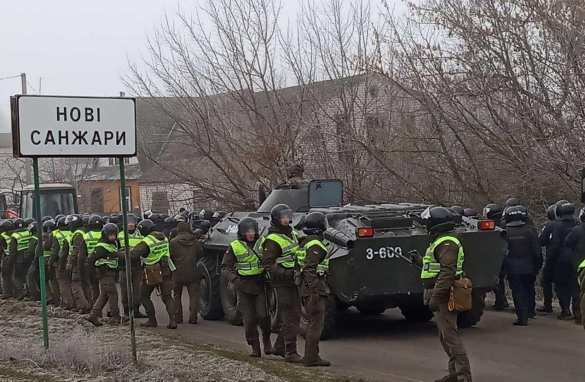 Коронамайдан: протестующие перекрыли дороги, в ход пошли БТРы (ФОТО, ВИДЕО) | Русская весна