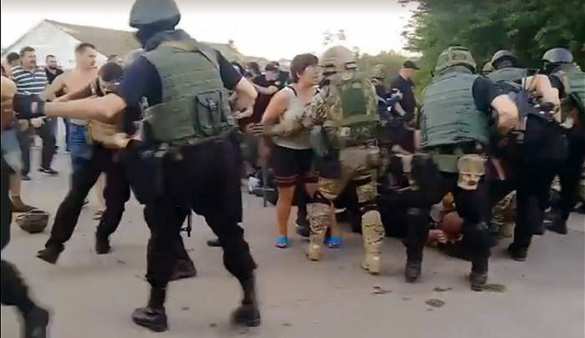 Украинская полиция жестоко избила и разогнала «атошников» (ФОТО, ВИДЕО 18+) | Русская весна