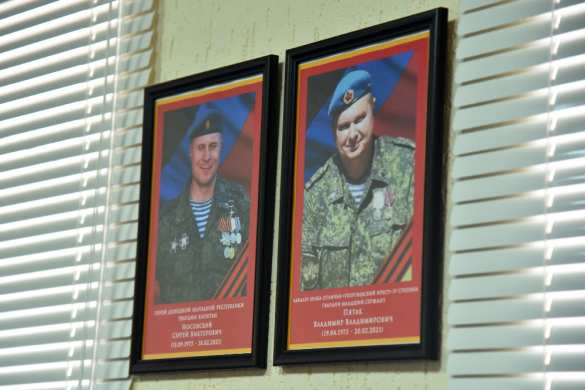 Глава ДНР передал государственные награды семьям погибших военнослужащих (ФОТО, ВИДЕО) | Русская весна