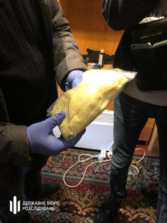 Во все тяжкие: сотрудник СБУ с друзьями организовал нарколабораторию в Киеве (ФОТО) | Русская весна