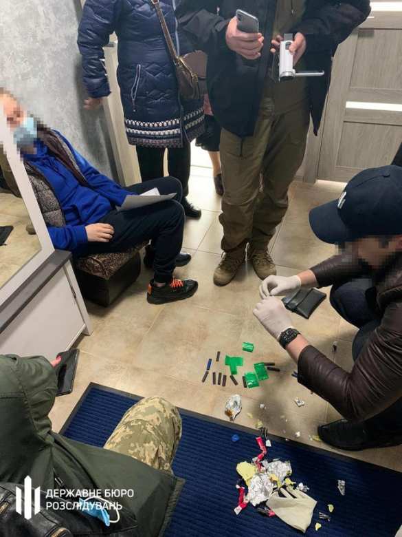 Во все тяжкие: сотрудник СБУ с друзьями организовал нарколабораторию в Киеве (ФОТО) | Русская весна