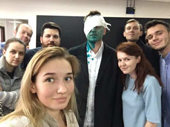Навального госпитализировали после нападения с зеленкой (ФОТО) | Русская весна