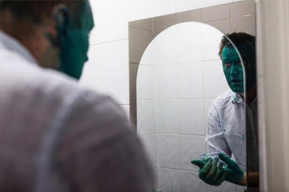 Навального облили зеленкой в Барнауле (ФОТО, ВИДЕО) | Русская весна