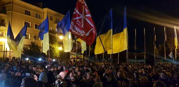 Нацисты пришли к Зеленскому и поставили палатки (ФОТО, ВИДЕО) | Русская весна