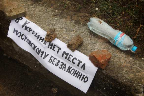 Одесса: противотанковые ежи и биотуалет вместо кабинки для голосования у консульства России (ФОТО, ВИДЕО) | Русская весна