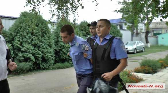 Под Николаевом местные жители чуть не растерзали полицейских-убийц (ФОТО, ВИДЕО 21+) | Русская весна