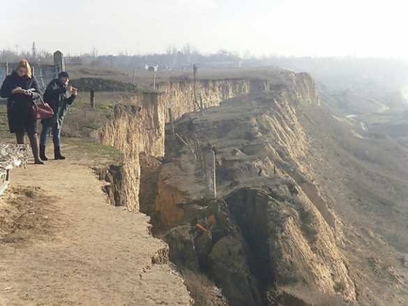 «Откололась без референдума»: В Сети потешаются над ЧП возле украинской воинской части (ФОТО) | Русская весна